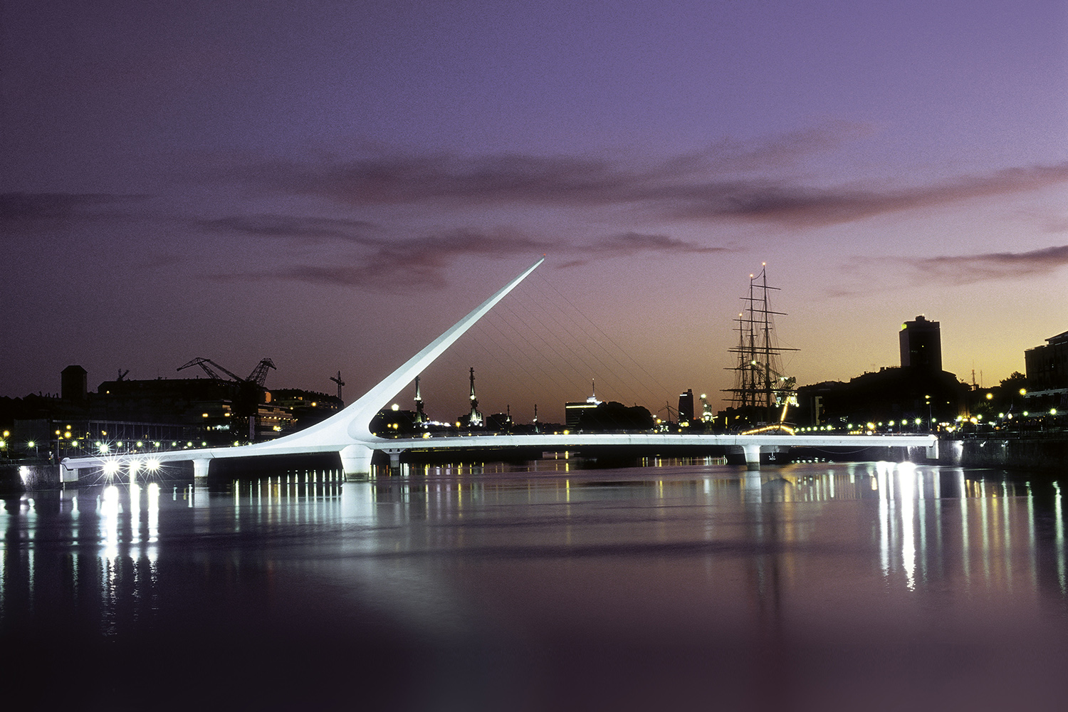 Puerto Madero - Puente de la Mujer - Nocturna