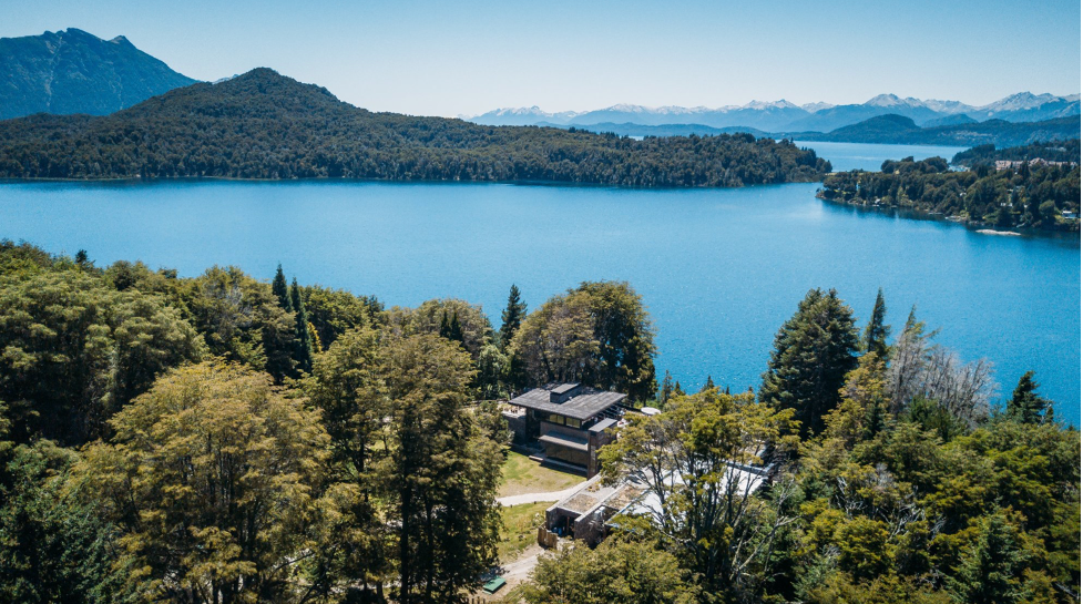 What is Bariloche known for? Is it worth visiting?